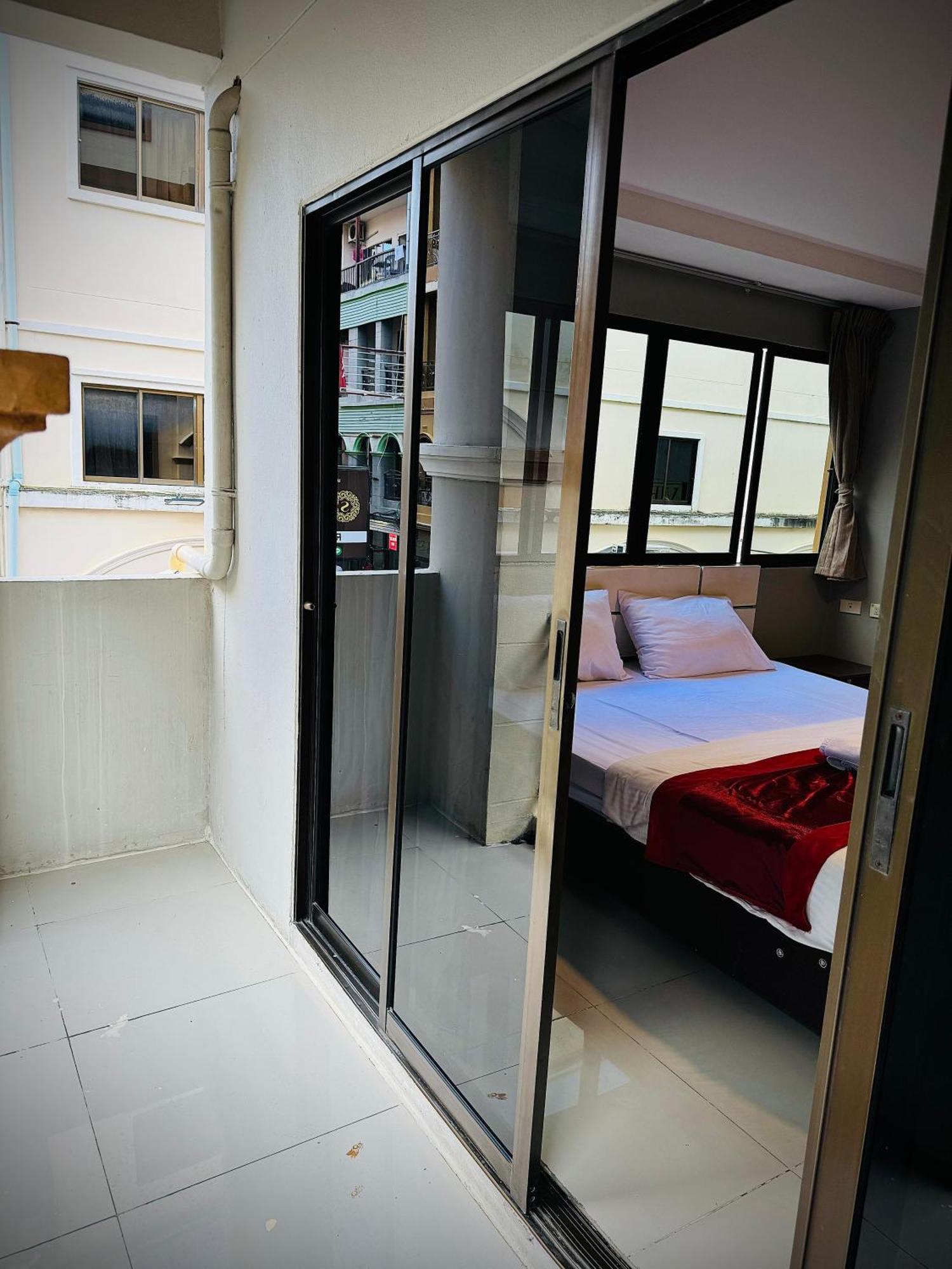 Vibe Walking Street Hotel Pattaya